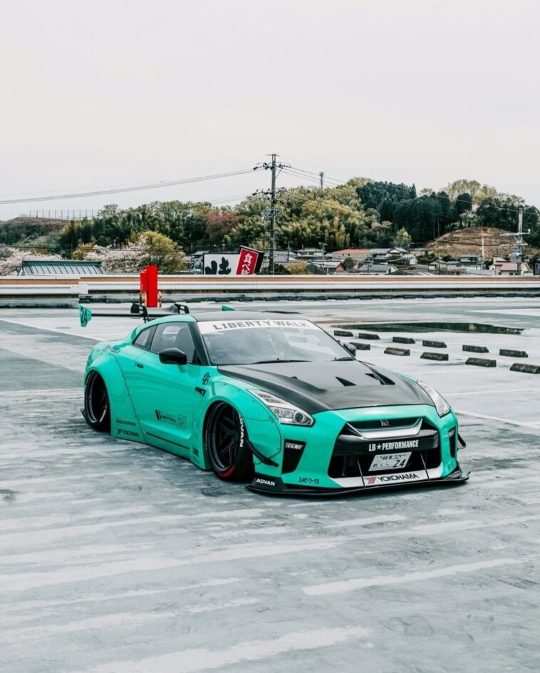 Nissan GT R by Liberty Walk (8)