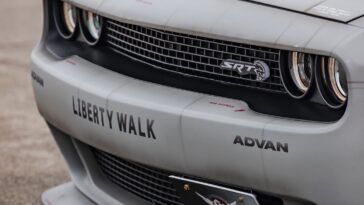 Liberty Walk Dodge Challenger Hellcat by Liberty Walk (9)
