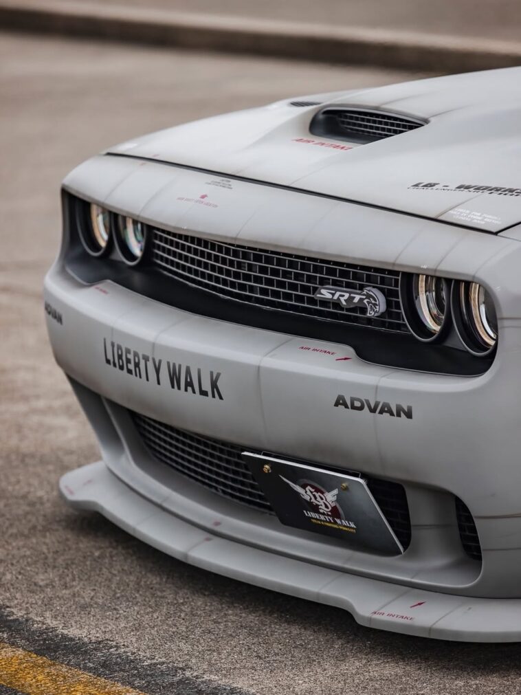 Liberty Walk Dodge Challenger Hellcat by Liberty Walk (9)