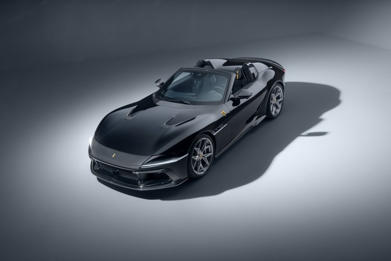 NOVITEC Gives the Ferrari 12Cilindri Spider More Carbon, Bigger Wheels and a Golden Exhaust